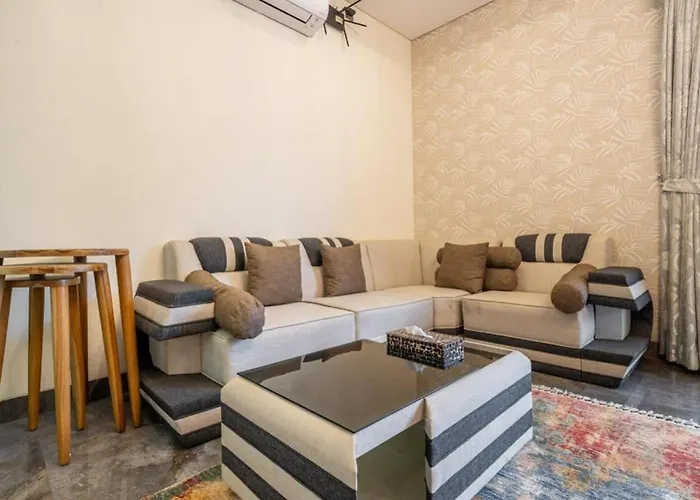 Modern 5br Luxury With Pool & Rooftop - 100m From
