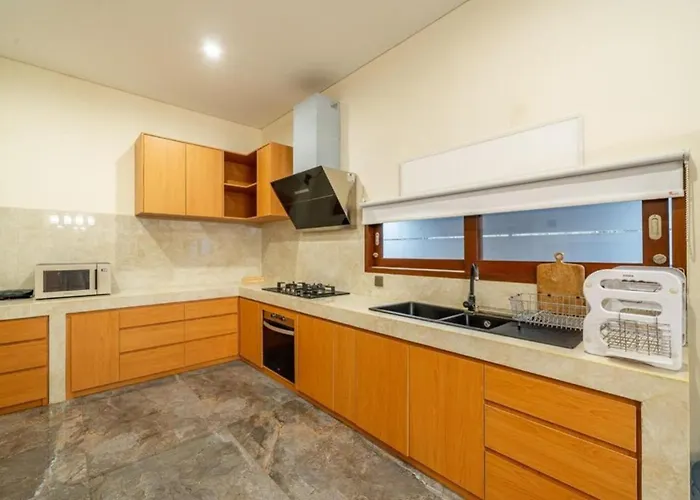 ヴィラ Modern 5br Luxury With Pool & Rooftop - 100m From