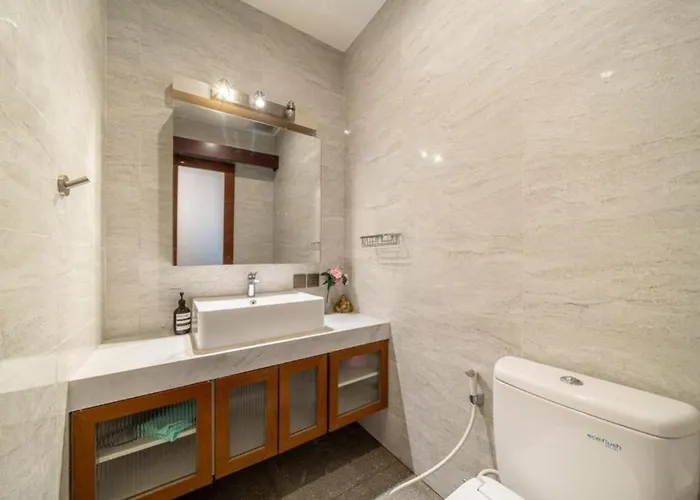 Modern 5br Luxury With Pool & Rooftop - 100m From