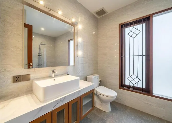 Modern 5br Luxury With Pool & Rooftop - 100m From