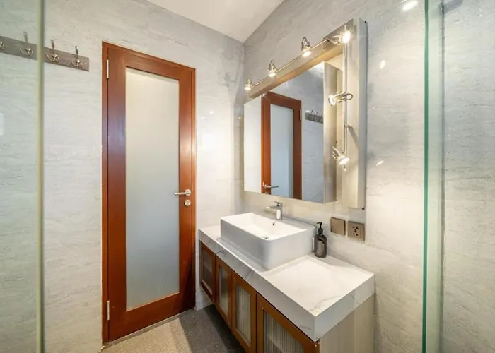 Modern 5br Luxury With Pool & Rooftop - 100m From *
