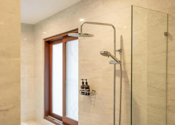 ヴィラ Modern 5br Luxury With Pool & Rooftop - 100m From