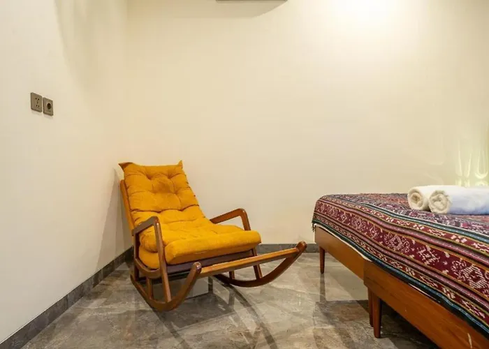 Modern 5br Luxury With Pool & Rooftop - 100m From