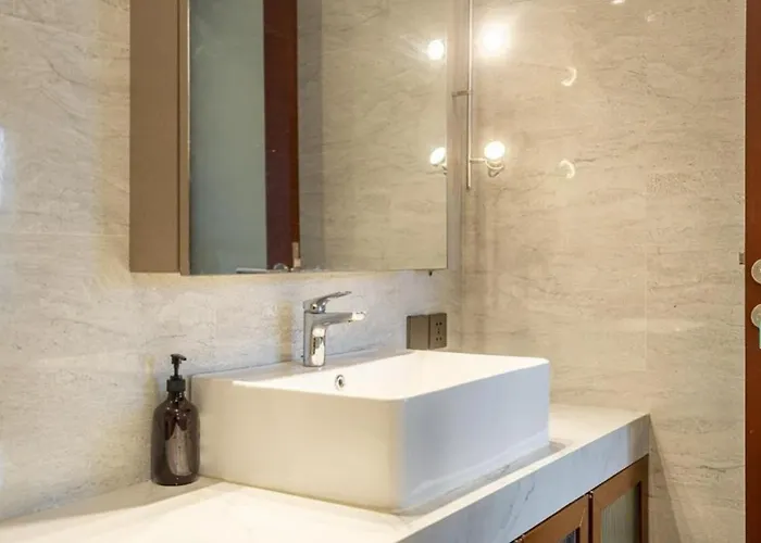 ヴィラ Modern 5br Luxury With Pool & Rooftop - 100m From サヌール