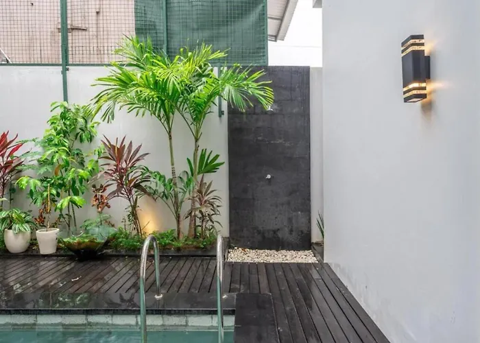 Modern 5br Luxury With Pool & Rooftop - 100m From ヴィラ