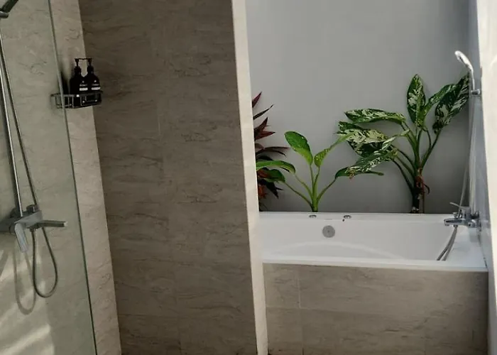 Modern 5br Luxury With Pool & Rooftop - 100m From サヌール