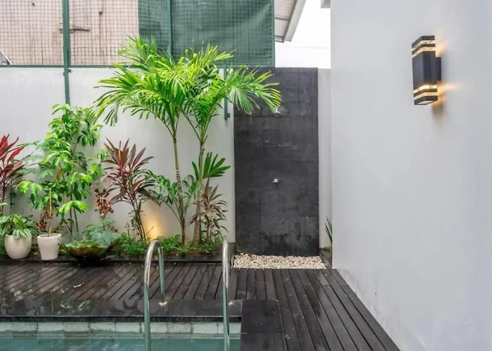 Modern 5br Luxury With Pool & Rooftop - 100m From *
