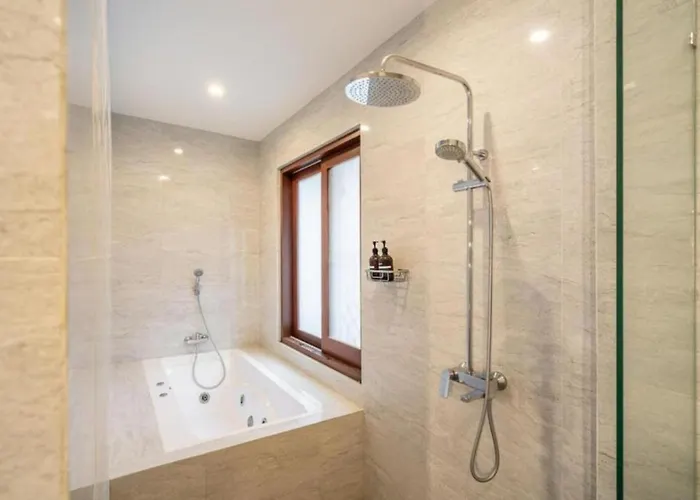 Modern 5br Luxury With Pool & Rooftop - 100m From * サヌール