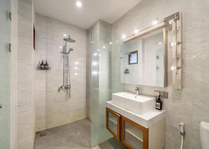 Modern 5br Luxury With Pool & Rooftop - 100m From ヴィラ *